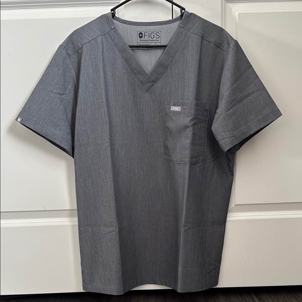 FIGS Men's Leon Three-pocket scrub shirt - Graphite